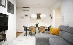 New & Luxury Apartment Tony